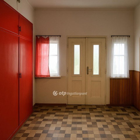 Eladó családi ház, Komáromban 85 M Ft, 5 szobás