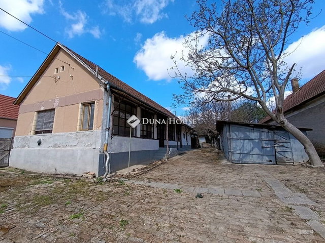 Eladó családi ház, Sombereken 12.9 M Ft, 4 szobás