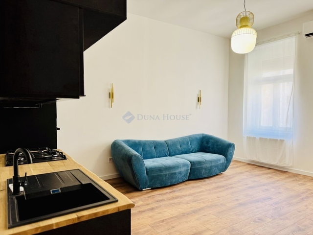 Eladó téglalakás, Budapesten, VI. kerületben 89.99 M Ft