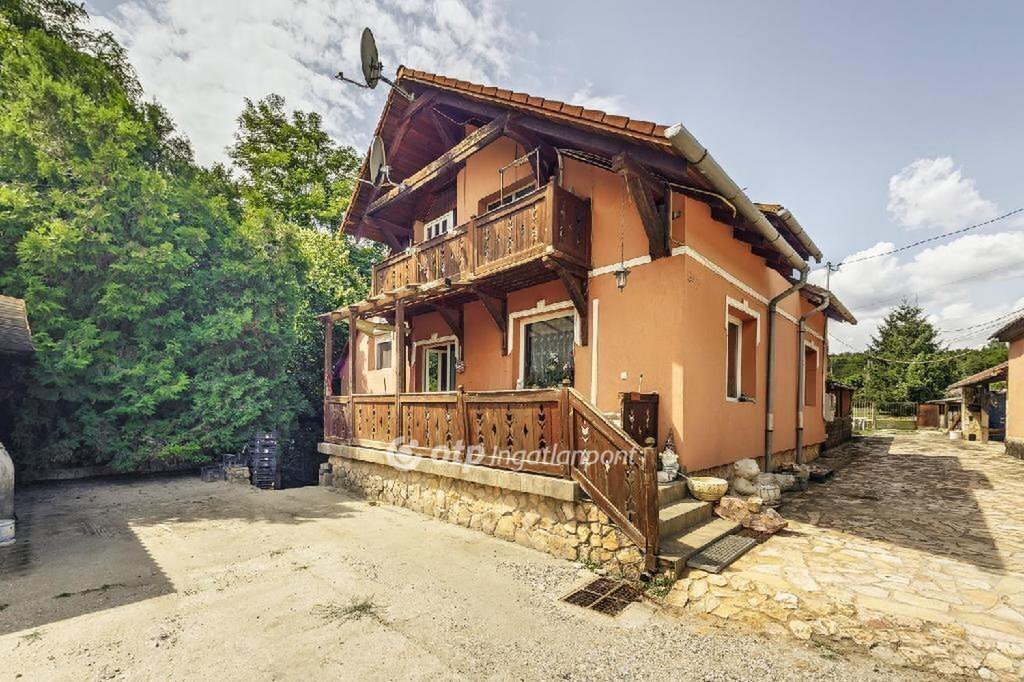 4 bed · 157m² · 79.000.000 ft