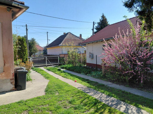 Eladó családi ház, Tápiószelén 33.99 M Ft, 2 szobás