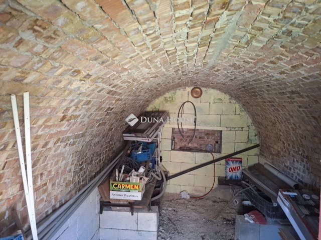 Eladó családi ház, Bicskén 23.5 M Ft, 2 szobás