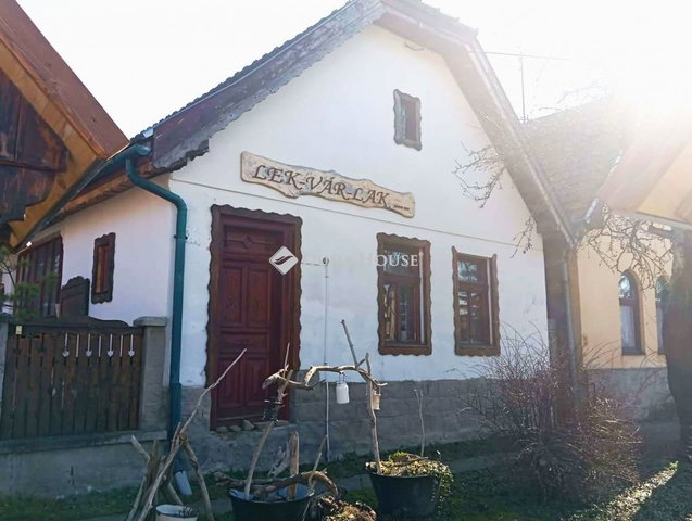 Eladó üzlethelyiség, Nagybörzsönyön 450 M Ft, 5+6 szobás