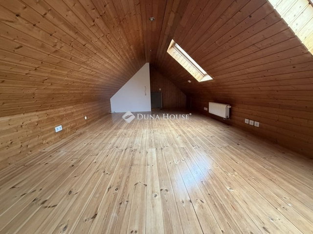 Eladó családi ház, Pécsett 54.9 M Ft, 3 szobás