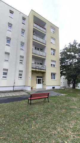 Eladó téglalakás, Ajkán 32.9 M Ft, 2 szobás