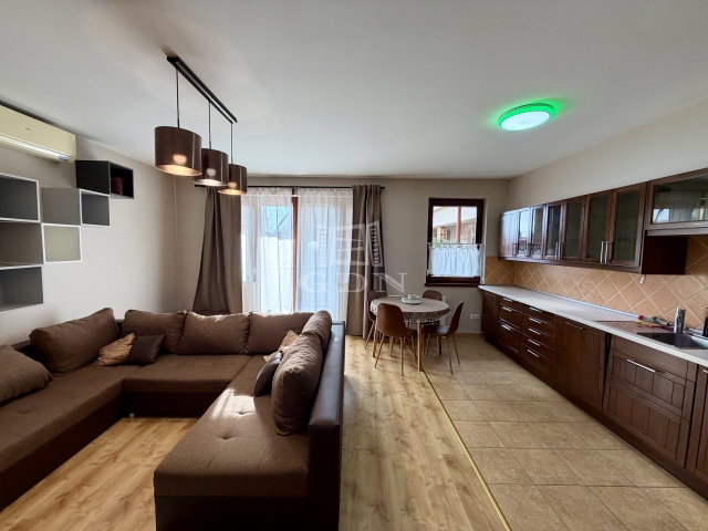 Kiadó téglalakás, albérlet, Vácon 280 E Ft / hó, 1+2 szobás
