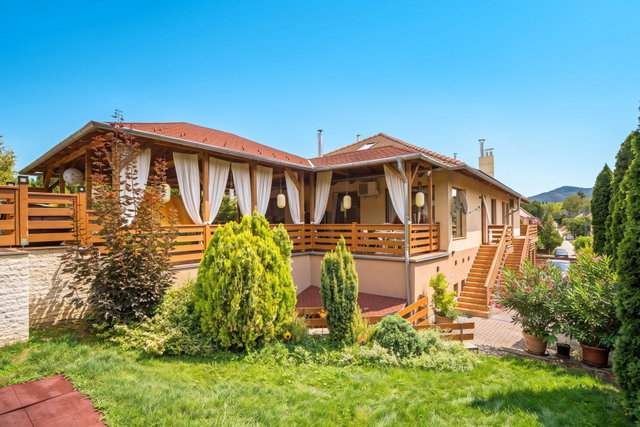 Eladó családi ház, Pilismaróton 199.9 M Ft, 6 szobás