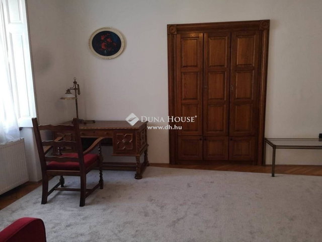 Kiadó téglalakás, albérlet, Pécsett 230 E Ft / hó, 2 szobás