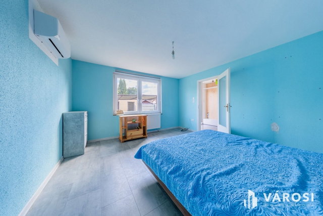 Eladó családi ház, Szegeden 29.99 M Ft, 2 szobás