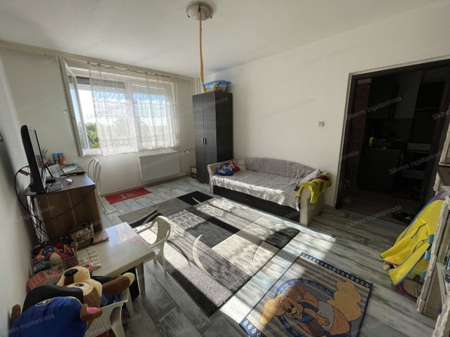 Eladó panellakás, Tatabányán 32.5 M Ft, 1+1 szobás