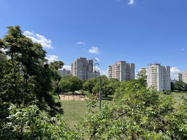 Eladó panellakás, Debrecenben 74.99 M Ft, 4 szobás