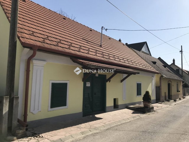 Eladó családi ház, Móron 15.9 M Ft, 1 szobás