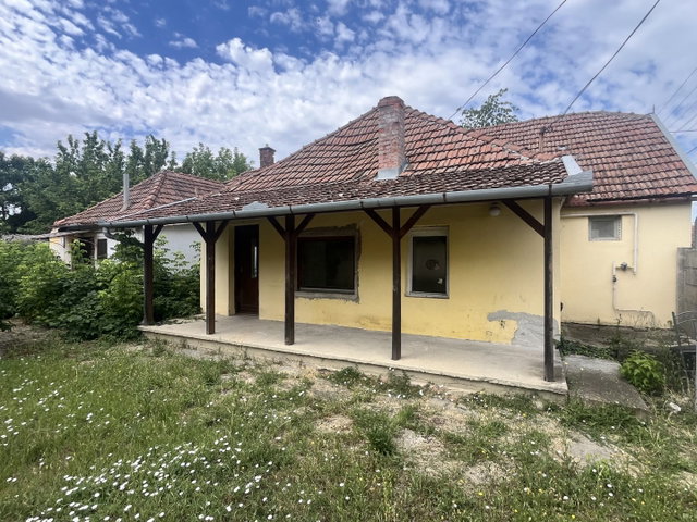 Eladó családi ház, Gyulán 26.5 M Ft, 4 szobás