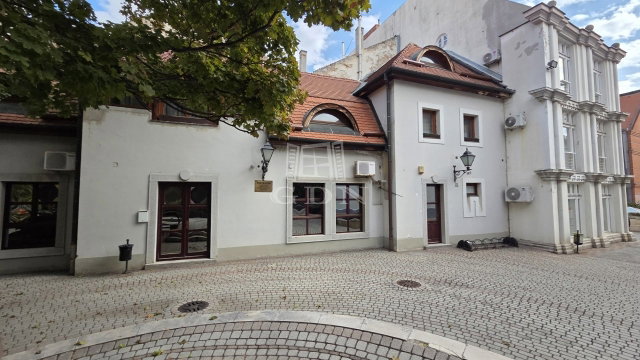 Eladó iroda, Székesfehérvárott 84.9 M Ft, 3 szobás