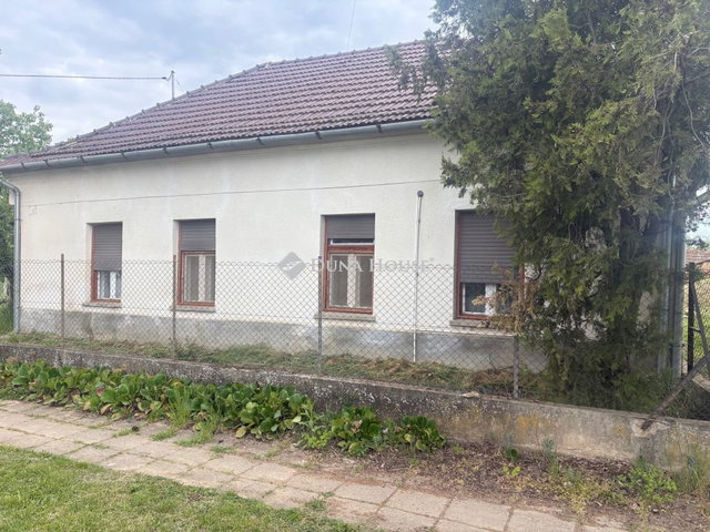 Eladó családi ház, Mezőkomáromban 39.9 M Ft, 4 szobás