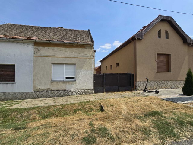 Eladó ikerház, Dombóváron 7.5 M Ft, 2 szobás