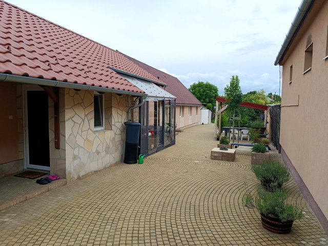 Eladó családi ház, Várpalotán 93.9 M Ft, 4 szobás