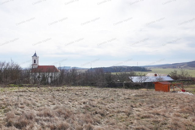 Eladó családi ház, Királyszentistvánon 83.6 M Ft, 3 szobás