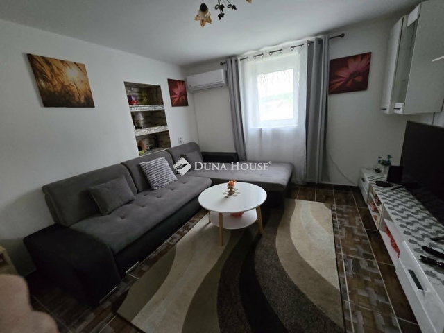 Eladó családi ház, Versegen 32.5 M Ft, 1+1 szobás