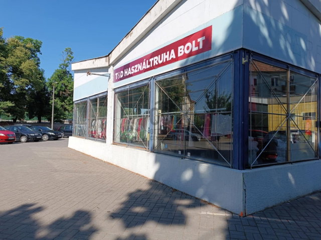 Eladó üzlethelyiség, Hódmezővásárhelyen 44 M Ft
