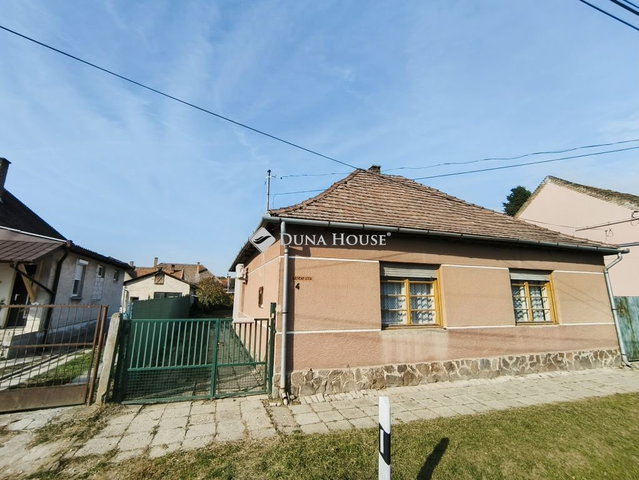 Eladó családi ház, Dombóváron 19.9 M Ft, 3 szobás