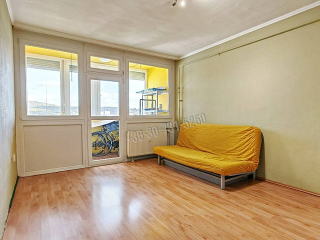 Eladó panellakás, Egerben, Töviskes téren 39.9 M Ft, 3 szobás