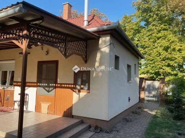 Eladó családi ház, Baján 82 M Ft, 4 szobás