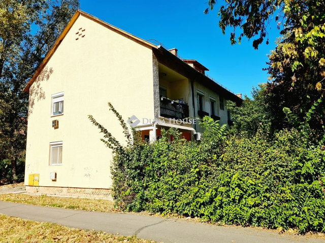 Eladó téglalakás, Békéscsabán, Tulipán utcában 22.99 M Ft