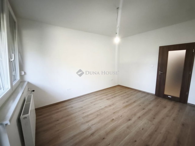 Eladó panellakás, Szombathelyen 27.9 M Ft, 1 szobás