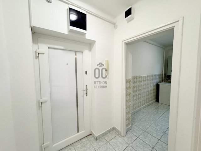 Eladó téglalakás, Szekszárdon, Székely Bertalan utcában