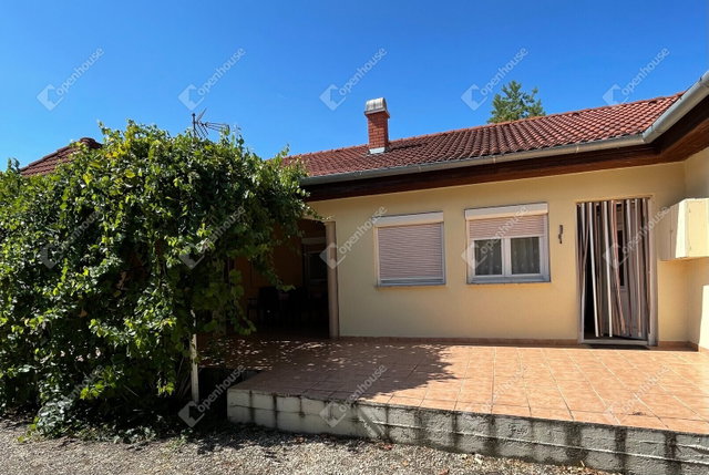 Eladó családi ház, Siófokon 98 M Ft, 5 szobás