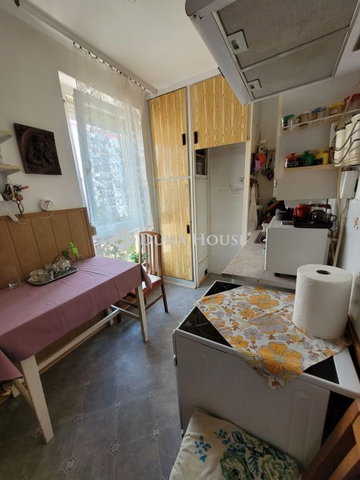 Eladó panellakás, Pécsett, Kodolányi János utcában 40.5 M Ft
