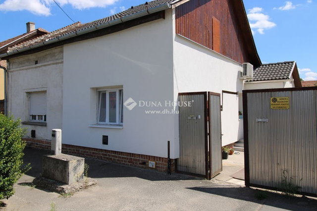 Eladó családi ház, Szegeden 46 M Ft, 2 szobás