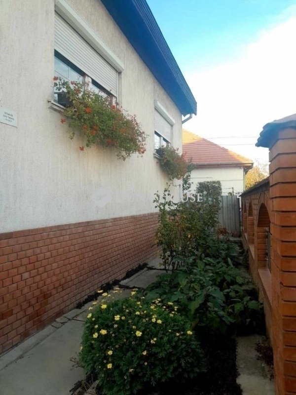 6 bed · 210m² · 125.000.000 ft