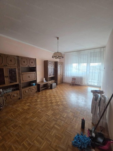 Eladó téglalakás, Oroszlányban 31.5 M Ft, 2 szobás