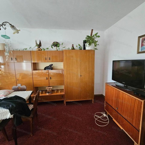 Eladó panellakás, Oroszlányban 36 M Ft, 2 szobás