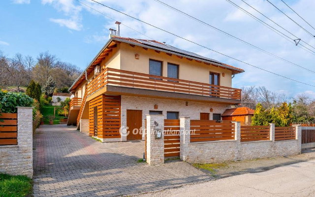 Eladó családi ház, Pilismaróton 248 M Ft, 7 szobás