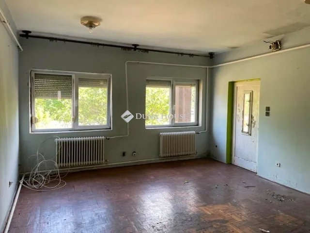 Eladó családi ház, Dánszentmiklóson 45 M Ft, 3 szobás