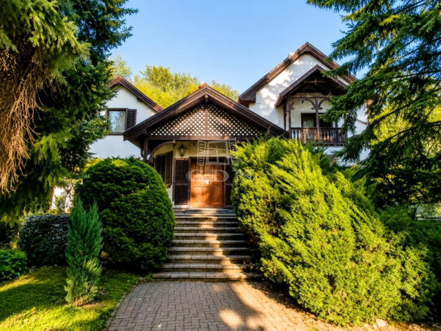 Eladó családi ház, Egerben 199 M Ft, 7 szobás