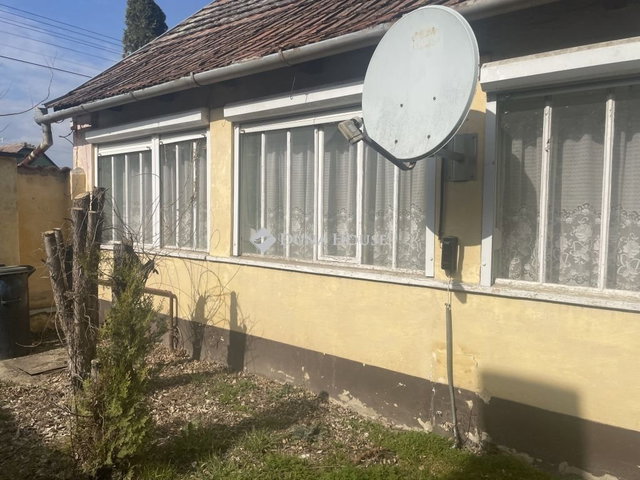 Eladó családi ház, Sükösdön 13 M Ft, 2 szobás