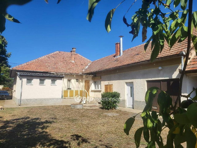 Eladó családi ház, Tóalmáson 59.4 M Ft, 3 szobás