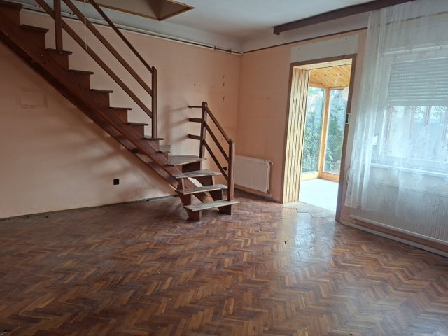 Eladó téglalakás, Szolnokon 24.9 M Ft, 2 szobás
