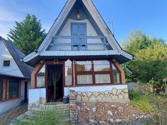 Eladó nyaraló, Tasson 41 M Ft, 4 szobás / költözzbe.hu
