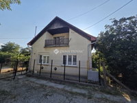 Eladó családi ház