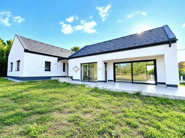 Eladó családi ház, Herceghalomon 224.9 M Ft, 4 szobás