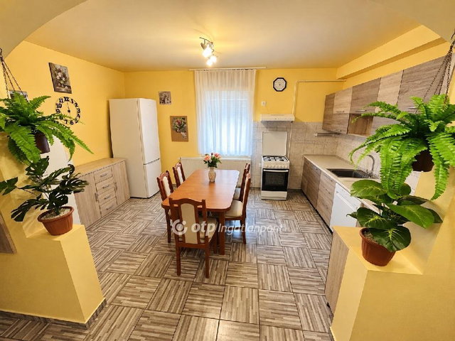 Eladó családi ház, Debrecenben 85 M Ft, 3 szobás
