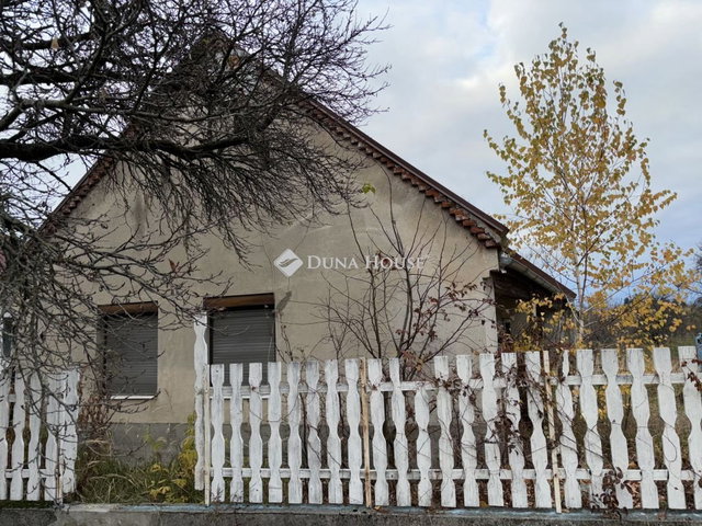 Eladó családi ház, Tésen 18 M Ft, 1 szobás