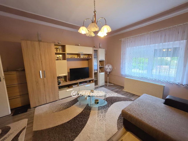 Eladó családi ház, Kisújszálláson 35 M Ft, 3 szobás