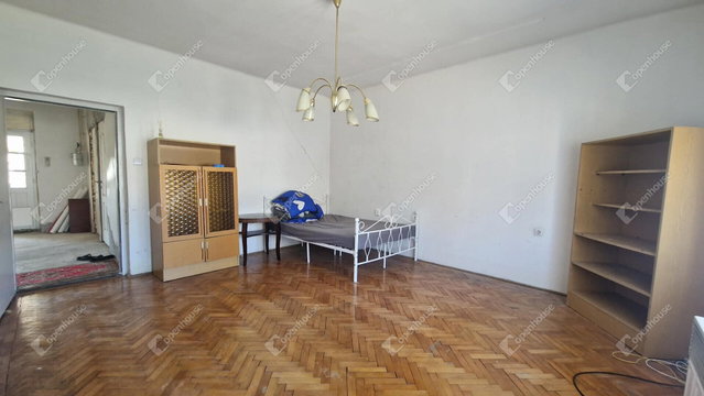 Eladó családi ház, Komáromban 54.9 M Ft, 4 szobás
