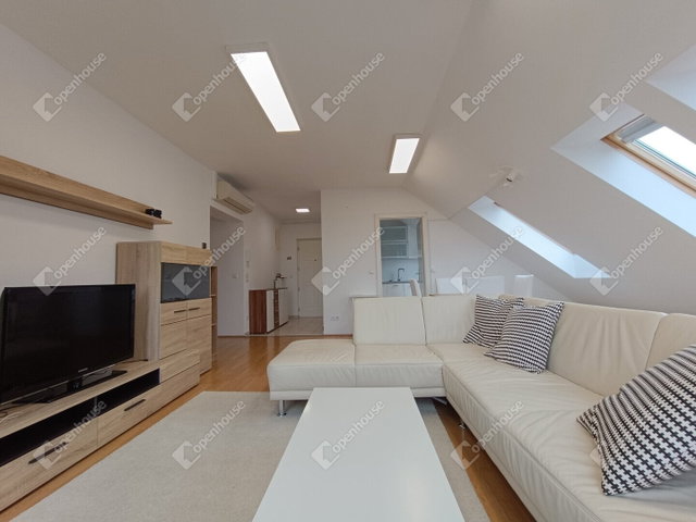 Eladó téglalakás, Sopronban 89.9 M Ft, 4 szobás